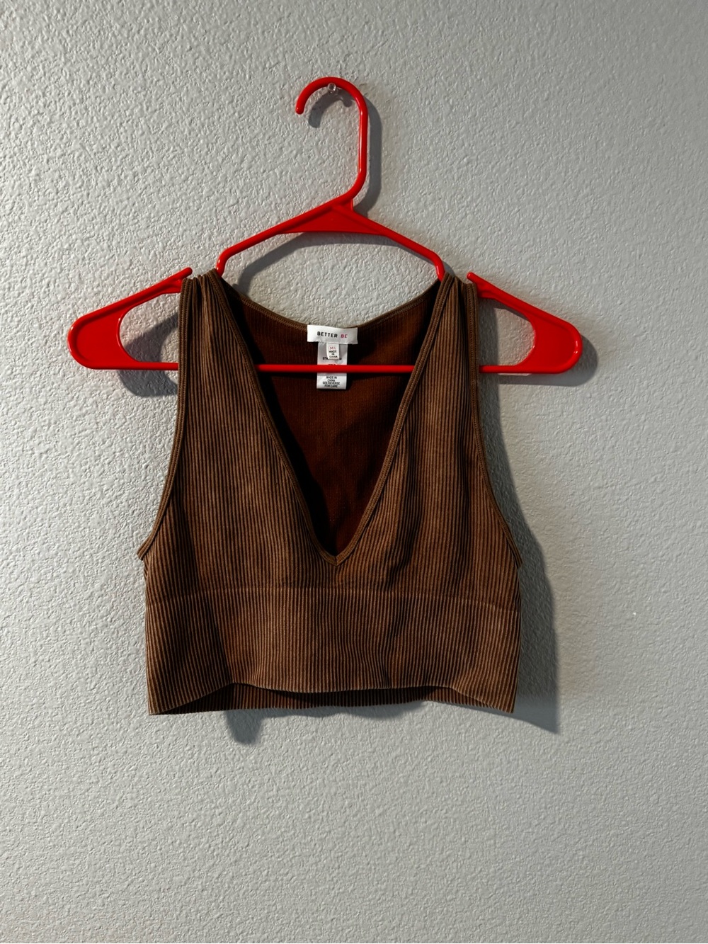 Better Be - Ribbed V-Neck Cropped Tank Top - Brown size m/l